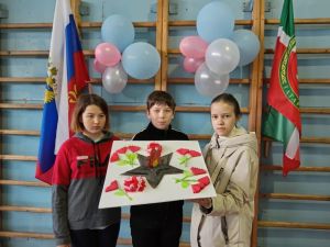 «Первые» Брюшлинской школы изготовили символ Дня Победы